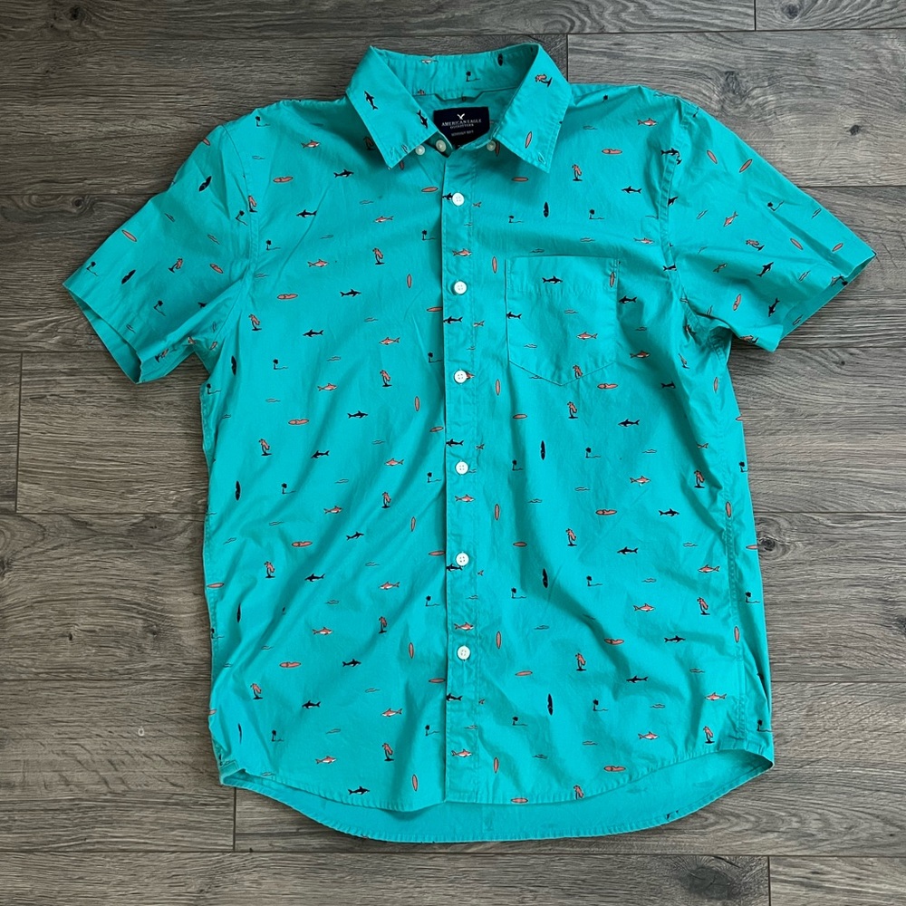 American Eagle Men’s Short Sleeve Button Down Shirt Medium
